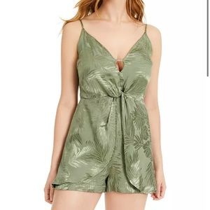 NEW GUESS ROMPER